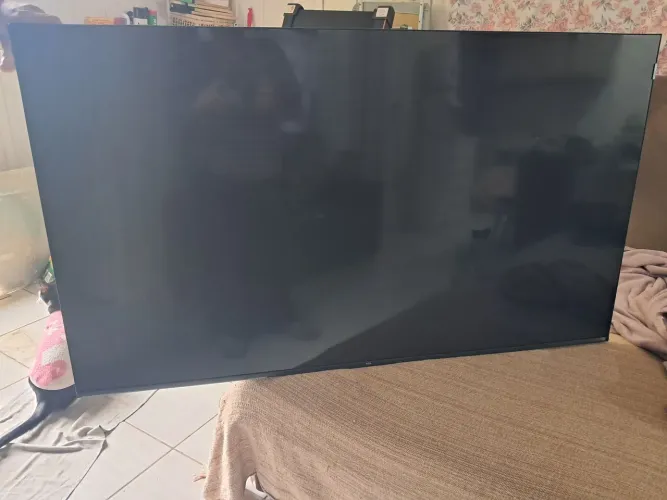 Televisão nova pouco usada