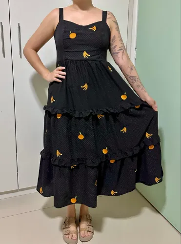 Vestido preto poá com bordados de frutinhas laranja rodado tamanho M Bluesteel