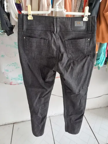 CALÇA JEANS 140,POR 40 ,REAIS.