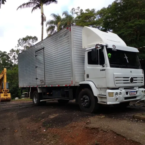 Caminhão Mercedes bens 