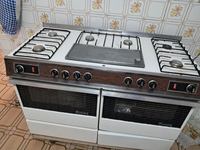 Vendo fogão Continental 2001 com pequenas avarias 53 anos de uso reliquia