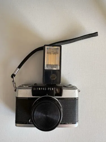 Câmera fotográfica vintage japonesa