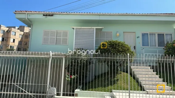 Casa a venda em Capoeiras de 3 Dormitórios Florianópolis SC