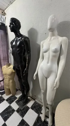 Manequins semi novos