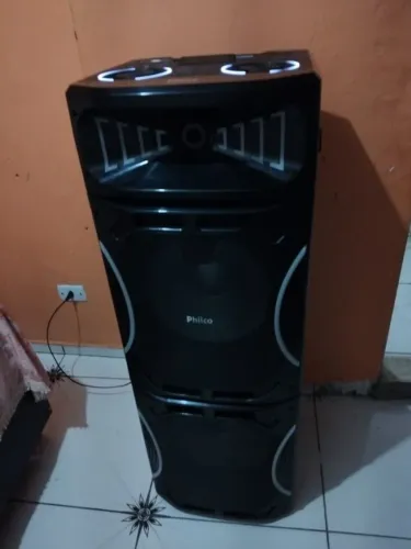 Vende-se Som ótimo estado não tem nenhum ano de uso ele é bem alto .ele não vem controle