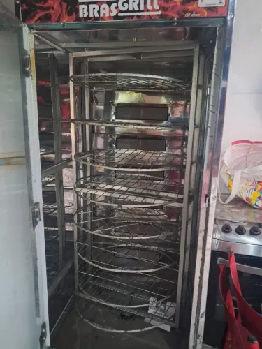 Máquina de assar frangos