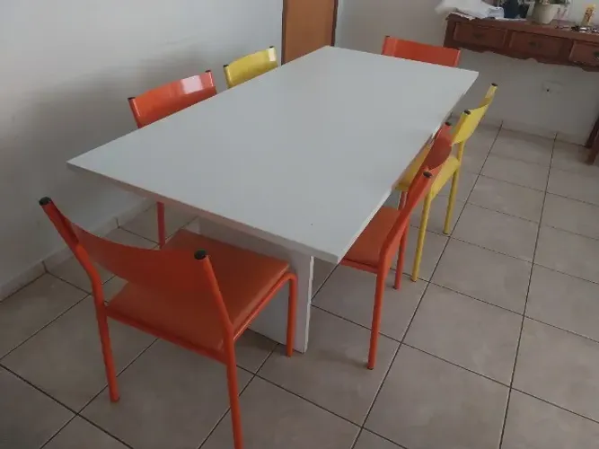 Mesa de jantar com 6 cadeiras