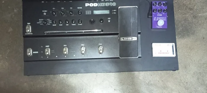 Vendo ou troco por hd300 mais pedal de delay em guitarra ou pedais 
