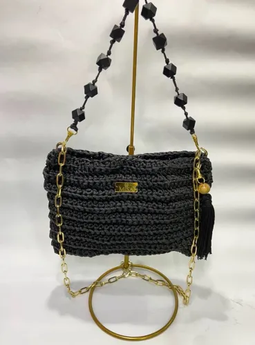 Bolsa crochê feita a mão preta fio encanto