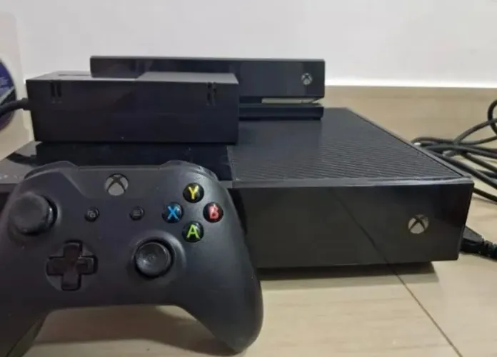 Xbox One com 20 jogos Digitais - EM PERFEITO ESTADO