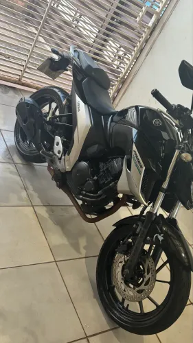 Fz25 Preta 2021