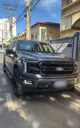 Ford F-150 Lariat Black 4X4 5.0 V8 2024
