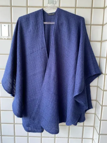 Poncho em tricô Marinho
