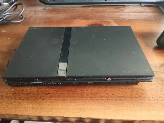Playstation 2 ótima condição 1 controle e cartão de memória 8MB (sem cabo de vídeo)