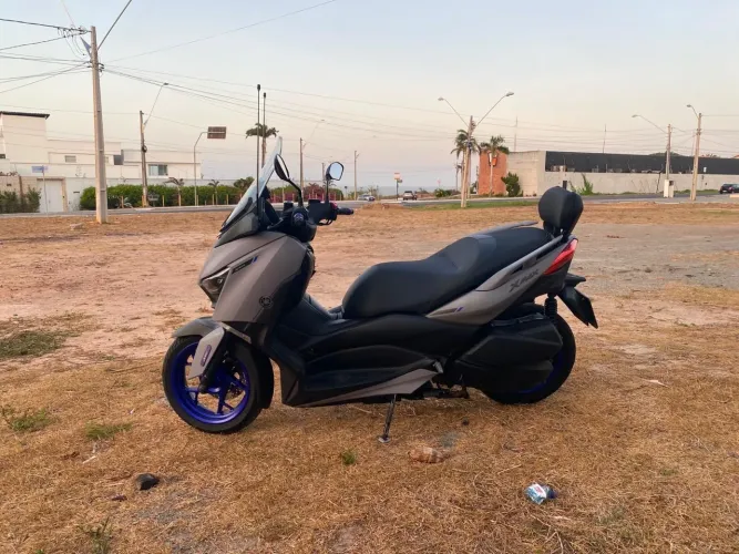 X Max 250