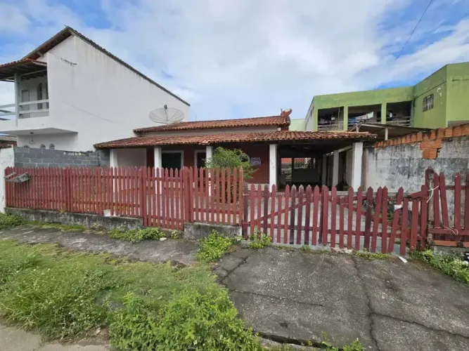 Oportunidade: duas casas construídas em um lote a venda em Meaípe - Guarapari - ES