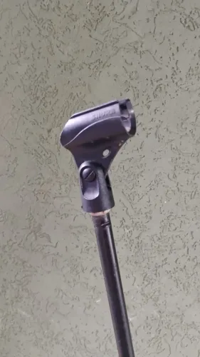 Pedestal para microfone.