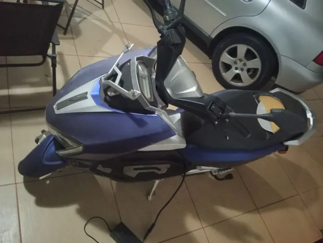 Moto elétrica com carregador voltz emplacada