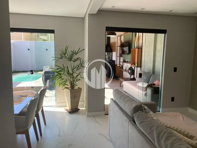 Casa à venda com 4 dormitórios sendo 1 suíte e piscina - Palmeiras Imperiais -Me