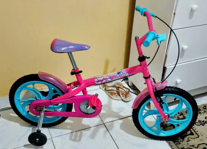 Bicicleta infantil Caloi Barbie semi nova 