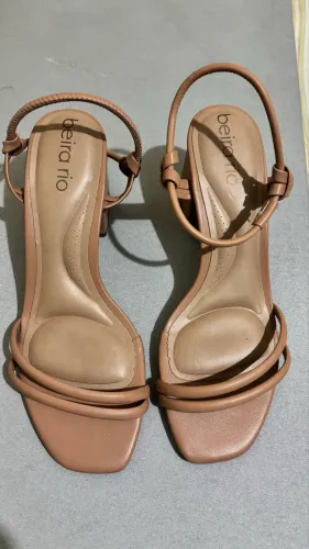 Vendo sandália semi nova 50,00
