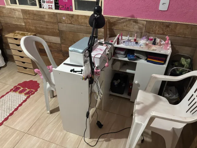 Mesa de nail design e mesa de café e gaveta organizadora 