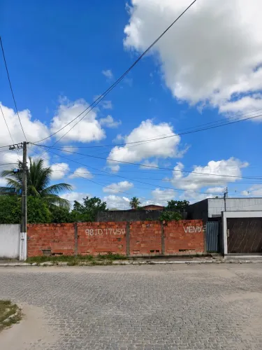 Terreno com área construída