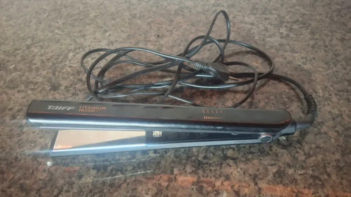 Prancha Titanium Progress 250°c Preta Taiff Bivolt