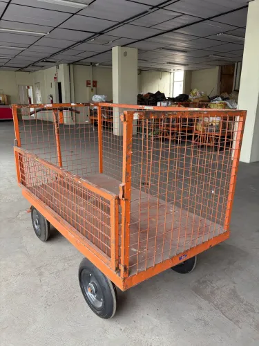 Carro Plataforma Fechado com Tela