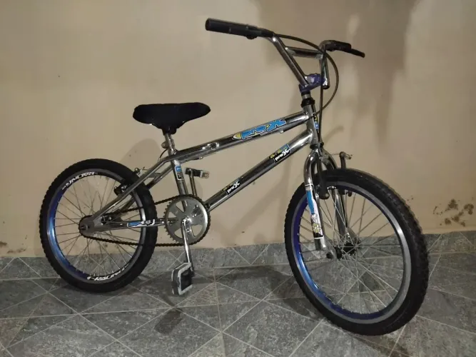 Bicicleta aro 20 crros cromada vendo ou troco por outra de menor valor