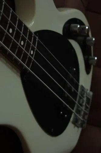 Baixo Guilber Music Man