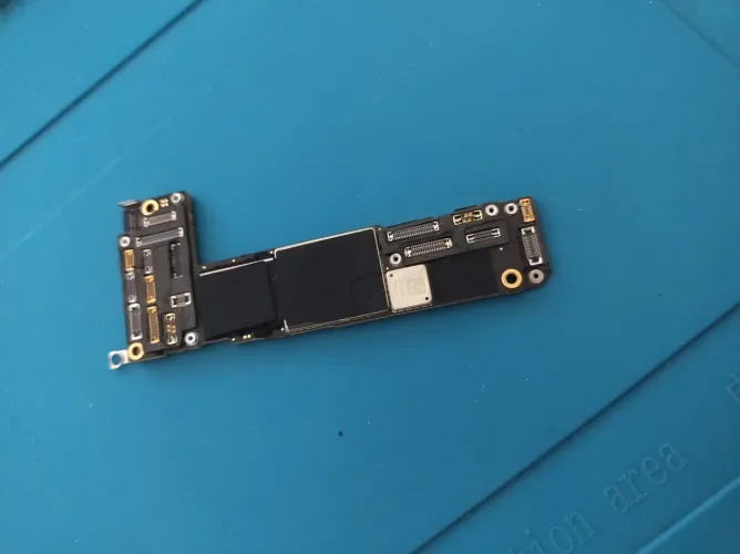 Placa mãe iPhone 12 (Bloqueada)