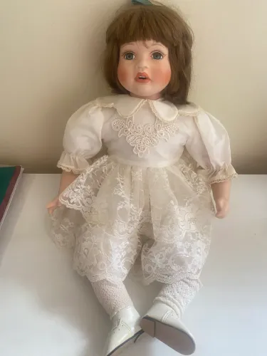 Boneca de porcelana antiga 50cm, trazida dos EUA