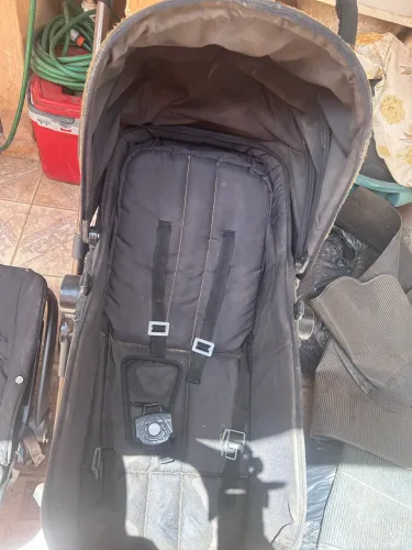 Carrinho de bebê e bebê conforto Galzerano