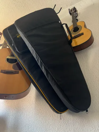 Capa de guitarra acolchoada 