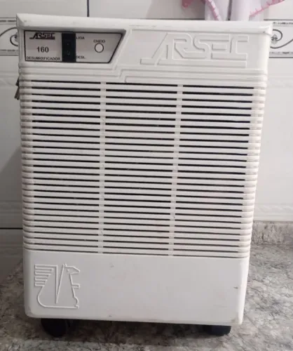 Desumidificador de Ar Arsec 160 com detalhe.