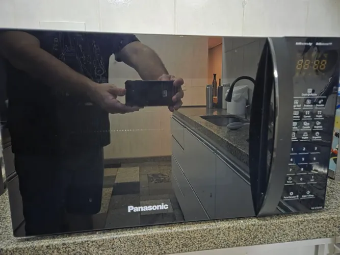 Micro-ondas Panasonic 34L preto. Novo Modelo nn st65l bru
