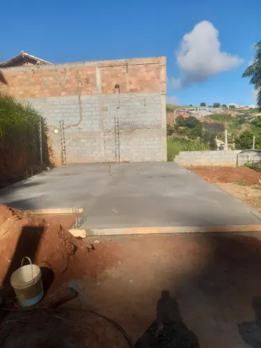 Vende se ou troca terreno em jaquara no condomínio do Rangel lugar pra quem quer tranquili