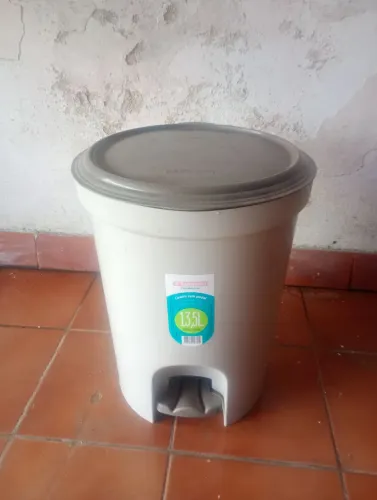Lixeira 13,5 litros