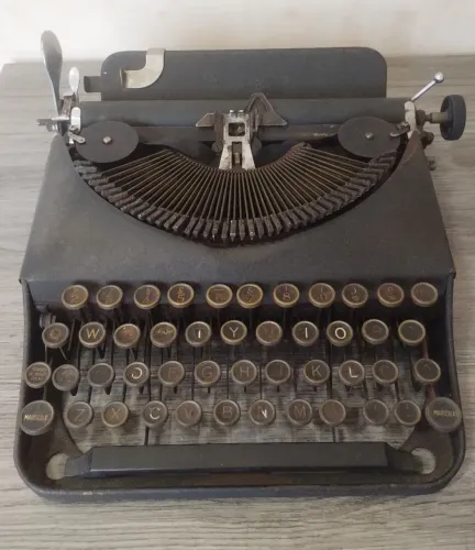 Antiga e Rara Máquina de Escrever Remington 1937