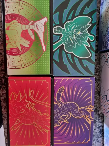 4 caixas vazia de pokemon