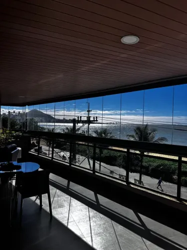 Apartamento frente ao mar de Beverly Hills, 300m², 4 quartos, 2 suítes, 2 vagas de garagem