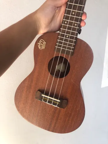 Ukulele Concert Harmonics Acústico - LEIA A DESCRIÇÃO 