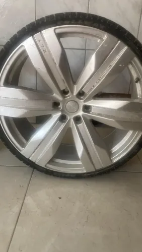 Vendo roda 24 com pneus só tem 3 aros