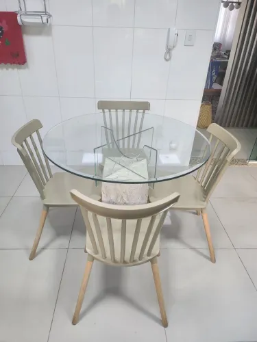 Mesa de mármore e vidro com 4 cadeiras