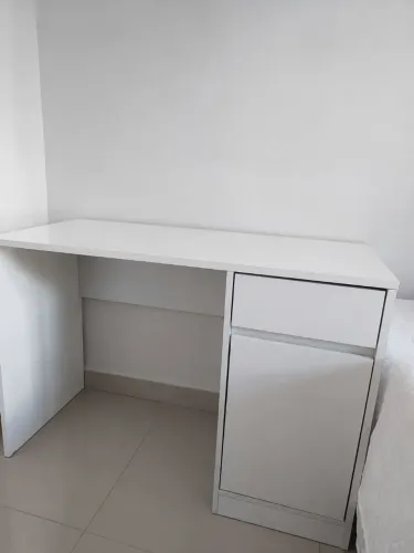 Escrivaninha e cadeira escritório