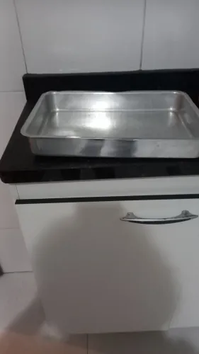 Vendo um tabuleiro retangular grande. Alumínio bom. 38 /28 cm.