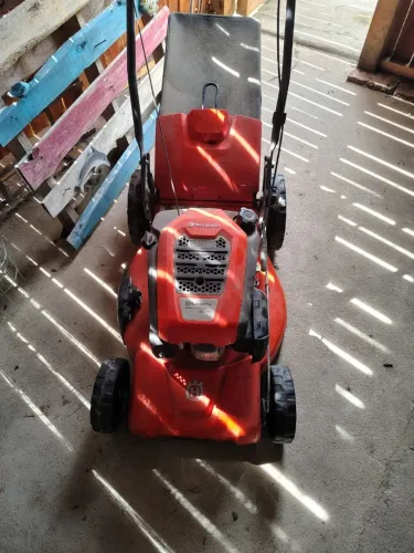 maquina de cortar grama husquivarna com recolhedor modelo 151, gasolina