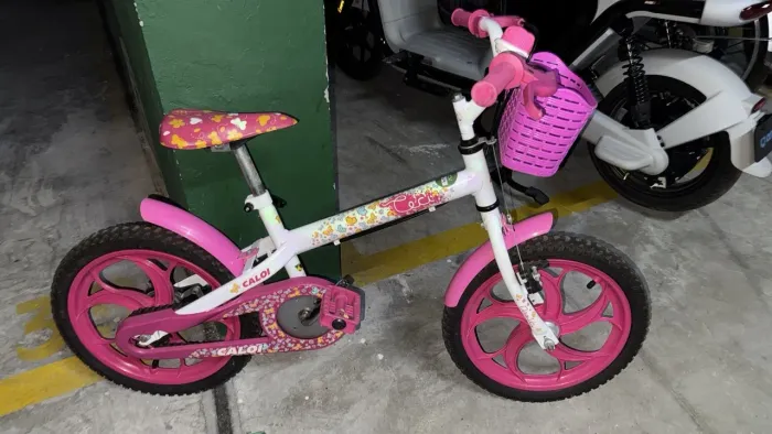 Vendo duas bicicleta infantil aro 16 Caloi Ceci e BMX