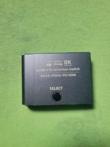 Switch/Splitter Divisor USB-C Bidirecional 8K para 2 Computadores